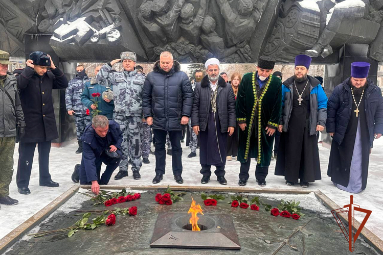 Росгвардейцы приняли участие в мероприятиях ко Дню неизвестного солдата в Кузбассе