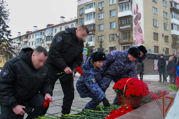 Росгвардейцы приняли участие в мероприятиях ко Дню неизвестного солдата в Кузбассе