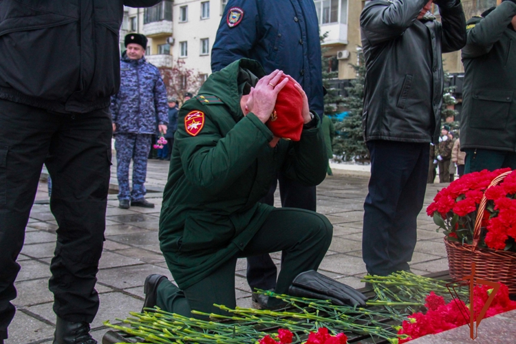 Росгвардейцы приняли участие в мероприятиях ко Дню неизвестного солдата в Кузбассе