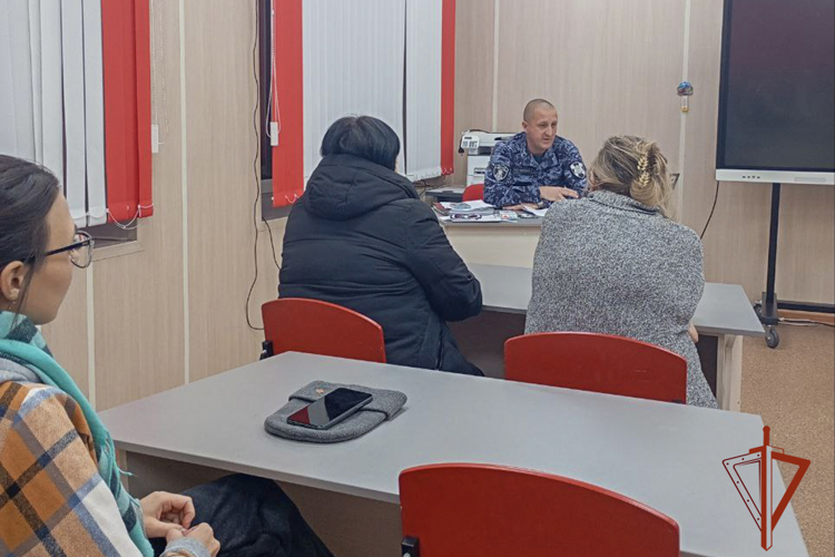 Росгвардейцы провели новогодний урок безопасности для родителей беловских школьников