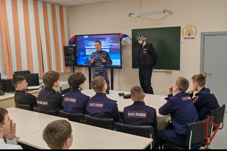 Сотрудник Росгвардии провёл круглый стол для будущих стражей правопорядка