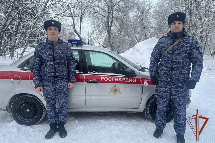 Росгвардейцы оперативно оказали помощь пострадавшей в ДТП 