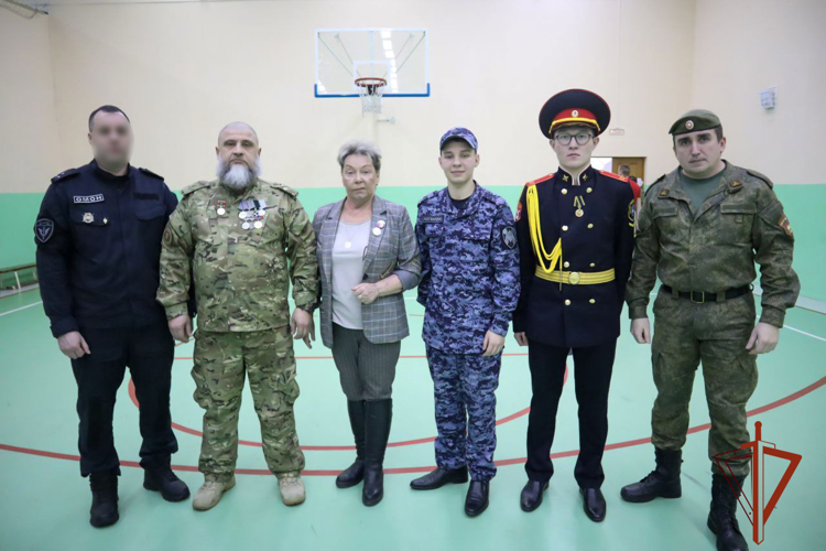 Росгвардейцы приняли участие в подготовке будущих защитников Отечества в Кемерове