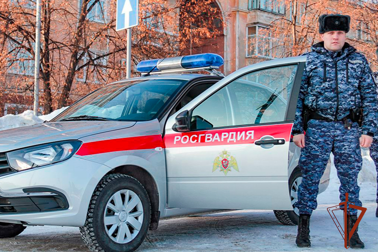Росгвардейцы помогли фельдшерам оказать помощь прокопчанину