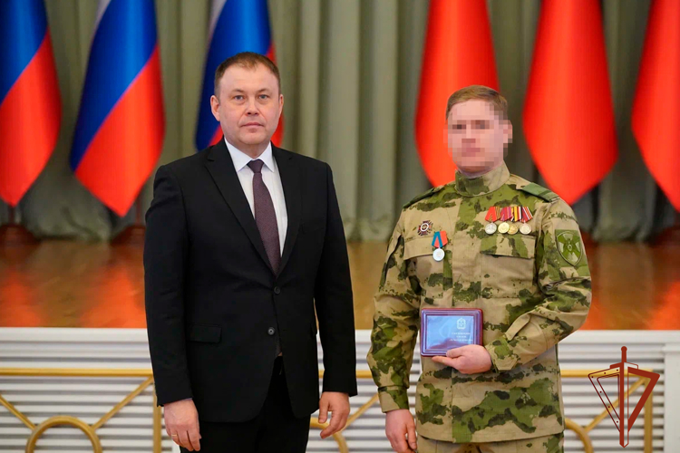 Глава Кузбасса наградил отличившихся сотрудников и военнослужащих Росгвардии