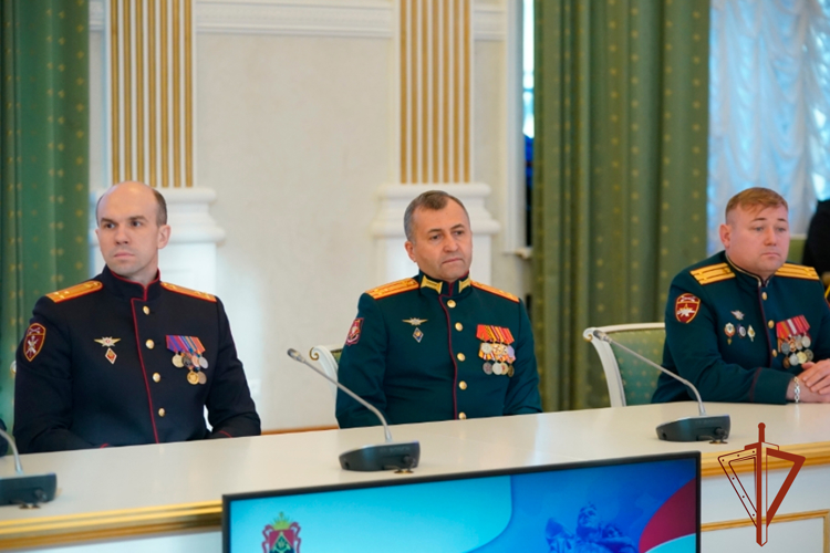 Глава Кузбасса наградил отличившихся сотрудников и военнослужащих Росгвардии