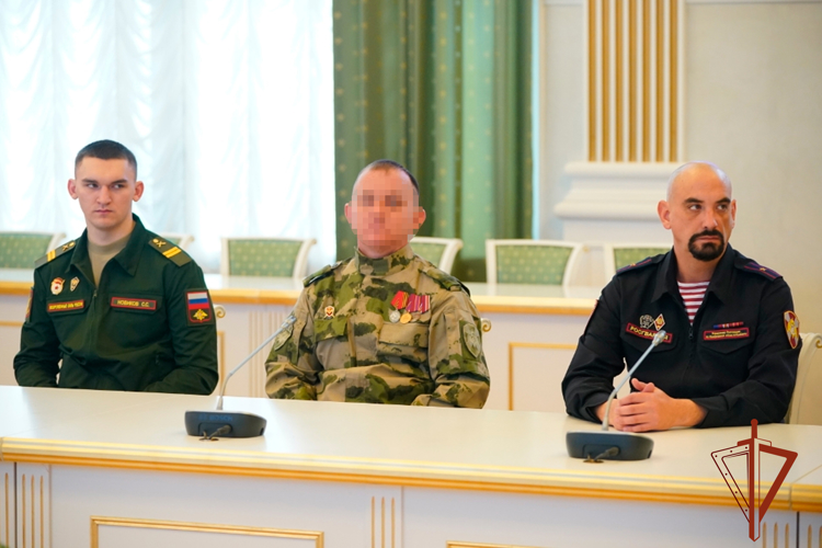 Глава Кузбасса наградил отличившихся сотрудников и военнослужащих Росгвардии