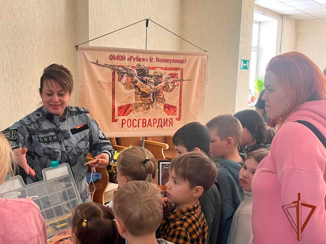 В Новокузнецке ОМОН «Рубеж» открыл двери для юных горожан (ВИДЕО)