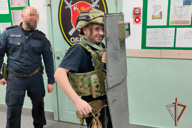 Росгвардейцы Кузбасса провели для школьников урок мужества в рамках проекта «Росгвардия - детям» (ФОТО)