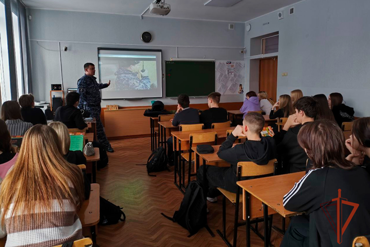 Росгвардейцы провели познавательный урок для школьников Анжеро-Судженска