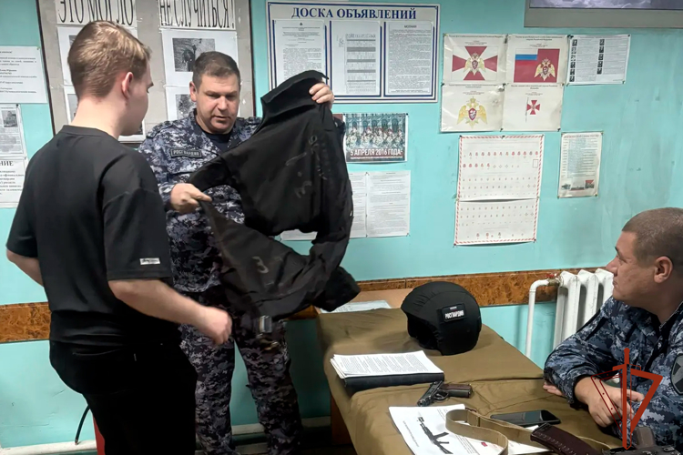 К 10-летию Росгвардии в Ленинске-Кузнецком состоялась профориентационная встреча со студентами 