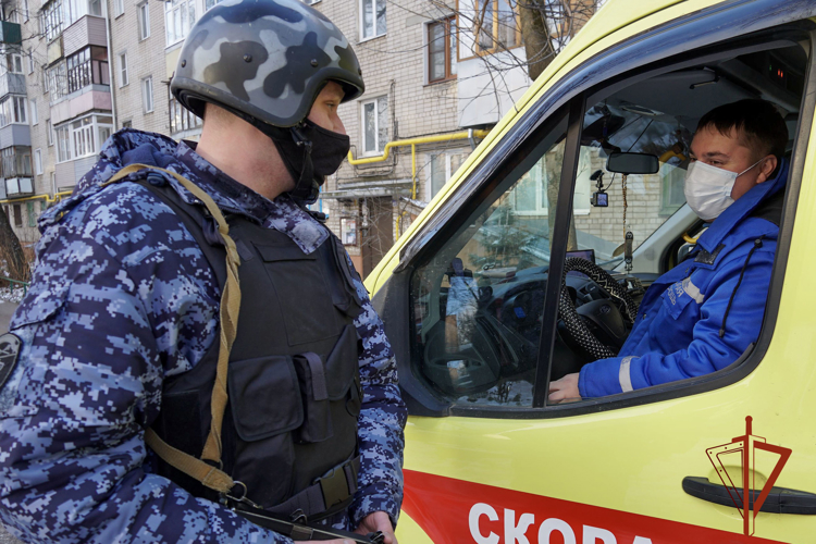 Росгвардия усиливает безопасность карет скорой помощи после нападения на медиков