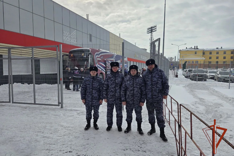 Росгвардейцы Кузбасса обеспечили безопасность во время всероссийских хоккейных матчей