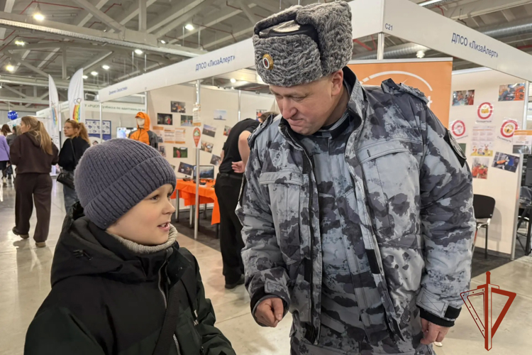 Сотрудники ОМОН «Рубеж» представили тематические экспозиции на выставке-ярмарке «Кузнецк Православный» 