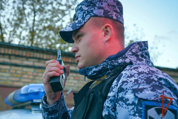 Росгвардейцы задержали горожанку, угрожавшую ножом при попытке хищения из супермаркета