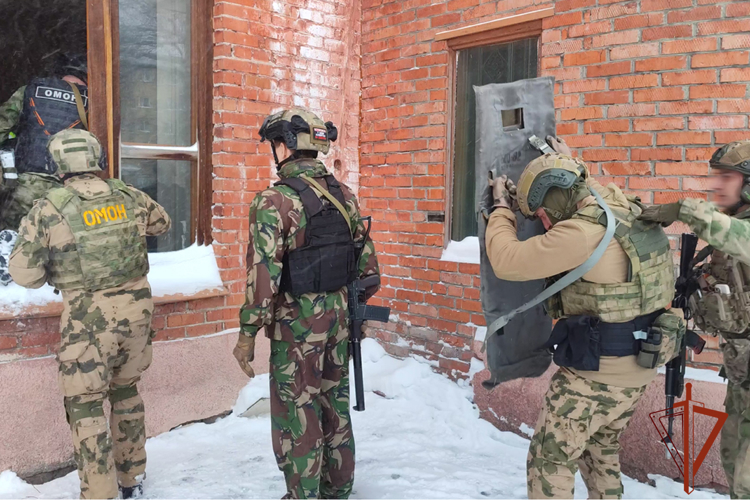 Кемеровский ОМОН «Оберег» отработал тактико-специальное занятие по штурму здания