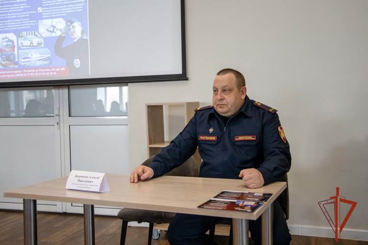 Офицер Росгвардии раскрыл кузбасским студентам возможности профессионального роста