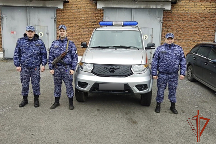 Росгвардейцы задержали подозреваемого в повреждении общественного транспорта