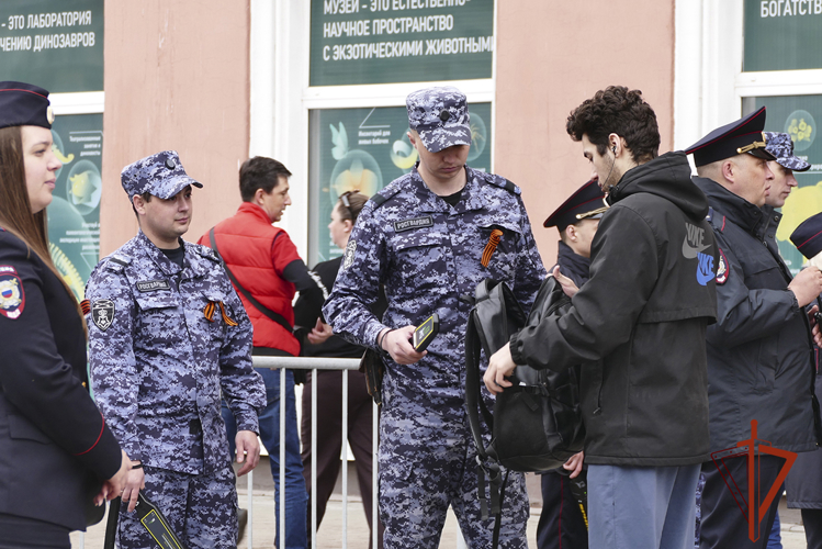 Росгвардия обеспечила безопасность праздничных мероприятий в Кузбассе в День Победы