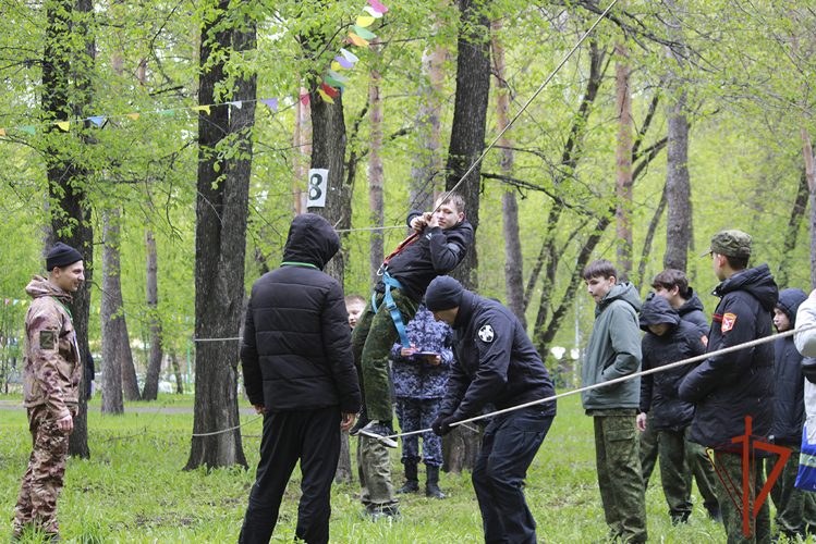В Кемерове при поддержке Росгвардии прошла военно-патриотическая эстафета «Путь Героя»