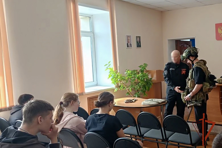 Бойцы ОМОН «Оберег» провели экскурсию для юных гиревиков Кузбасса