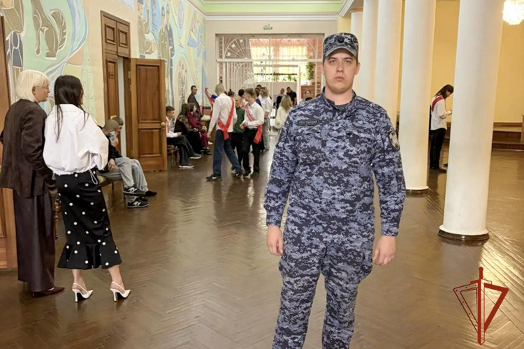 Росгвардейцы обеспечили безопасность последних звонков в Кузбассе