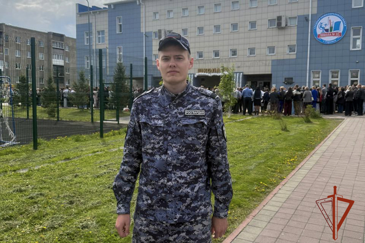 Росгвардейцы обеспечили безопасность последних звонков в Кузбассе