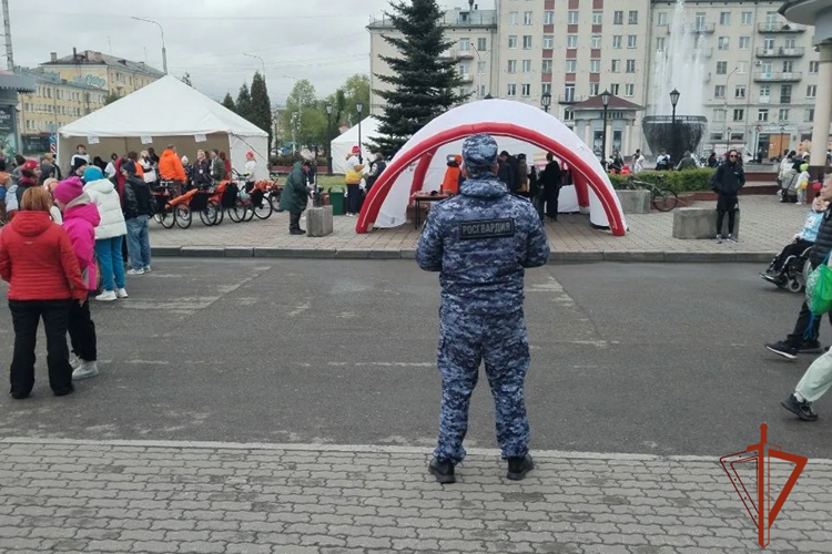 Росгвардейцы обеспечили безопасность участников всероссийского полумарафона «ЗаБег.РФ» в Кузбассе