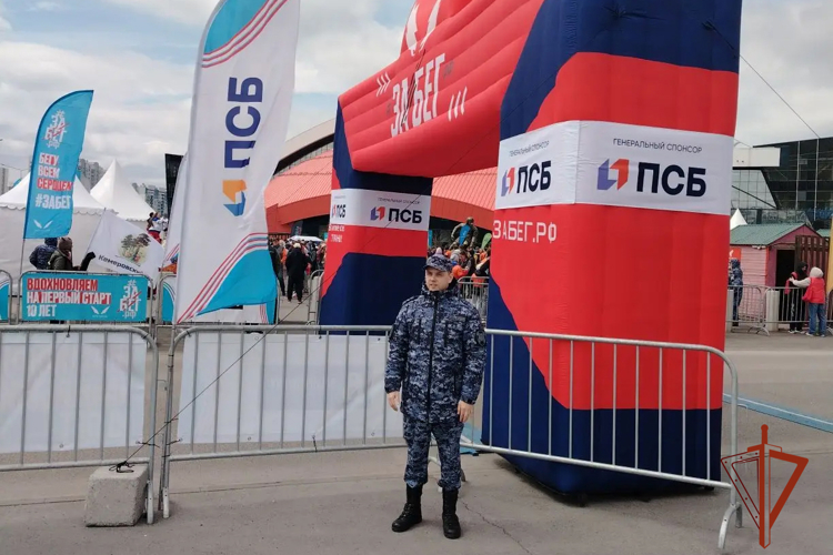 Росгвардейцы обеспечили безопасность участников всероссийского полумарафона «ЗаБег.РФ» в Кузбассе