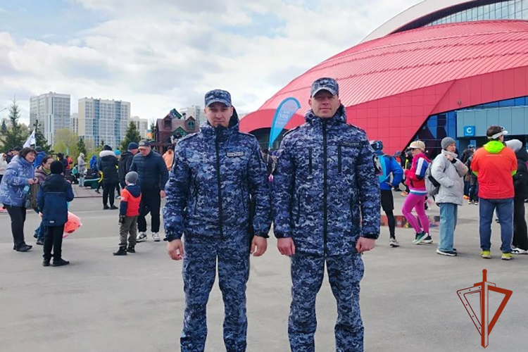 Росгвардейцы обеспечили безопасность участников всероссийского полумарафона «ЗаБег.РФ» в Кузбассе