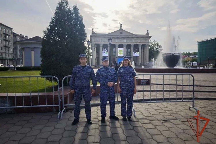 Росгвардейцы обеспечили правопорядок во время мероприятий в честь Дня пограничника в Кузбассе