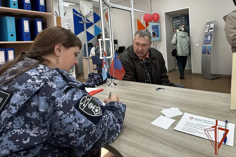 Росгвардейцы продолжают помогать кузбассовцам при трудоустройстве