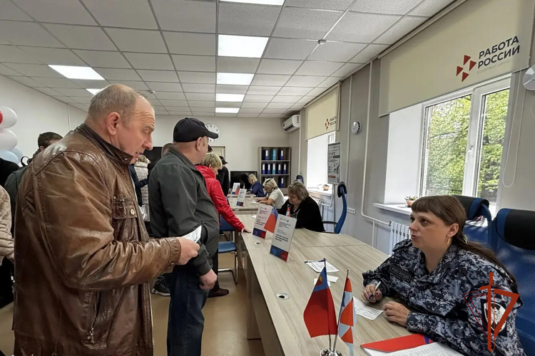 Росгвардейцы продолжают помогать кузбассовцам при трудоустройстве
