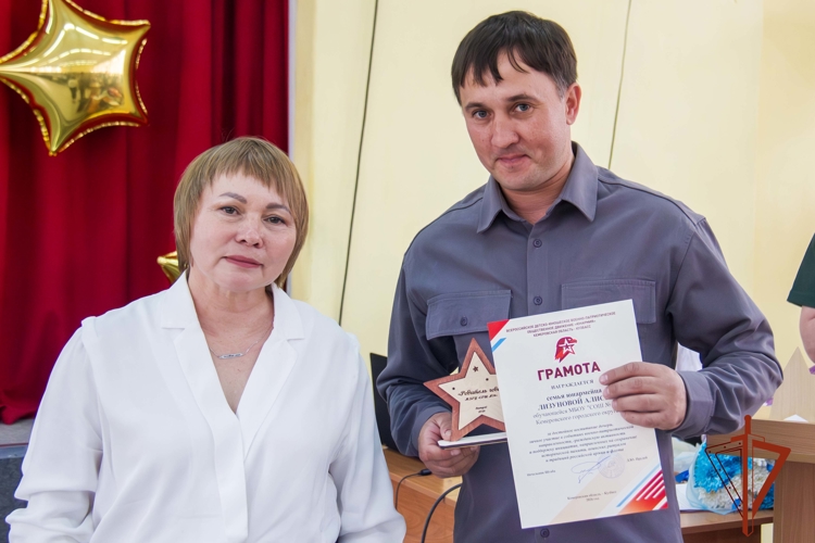 В Кемерове прошел последний звонок для выпускников класса Росгвардии