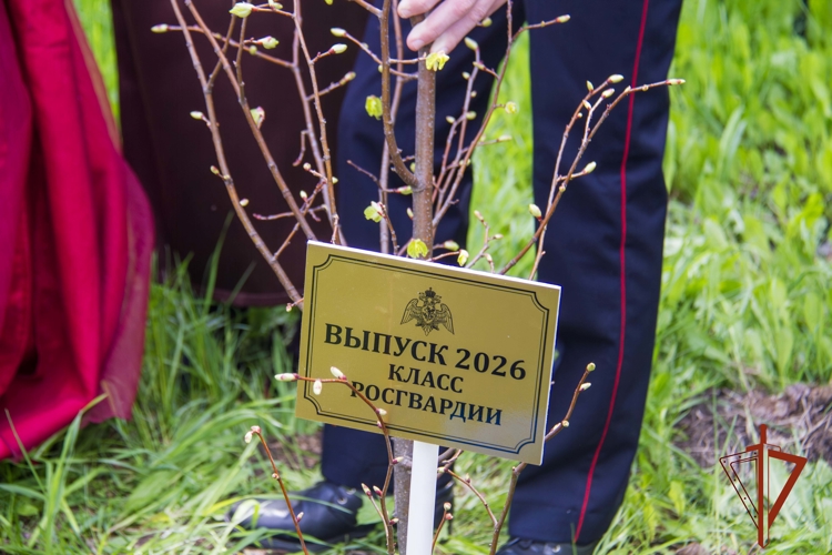 В Кемерове прошел последний звонок для выпускников класса Росгвардии