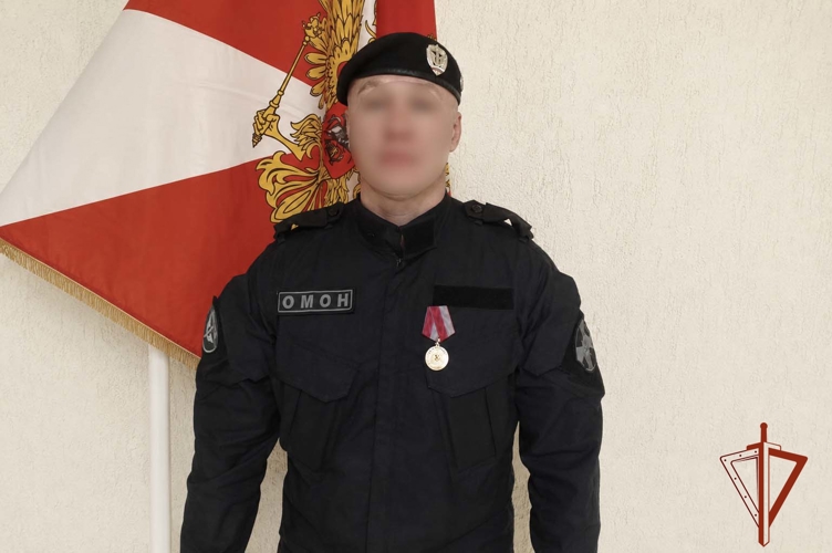 Сотрудник новокузнецкого ОМОН «Рубеж» награжден медалью «За спасение»