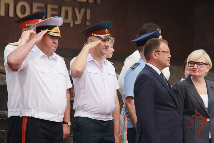 Представители Росгвардии приняли участие в церемонии прощания с выпускниками губернаторских образовательных учреждений