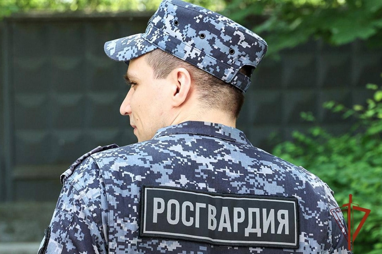 Благодаря бдительному гражданину росгвардейцы задержали похитителя из новокузнецкого супермаркета (ВИДЕО)