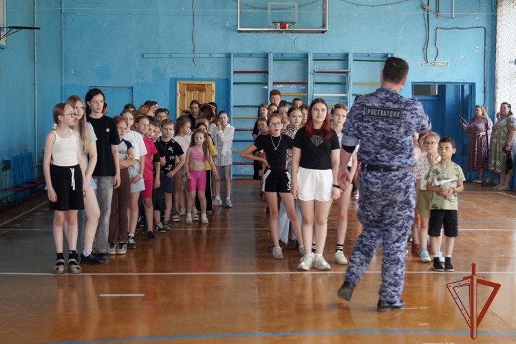 «Каникулы с Росгвардией» стартовали для анжеросудженских школьников