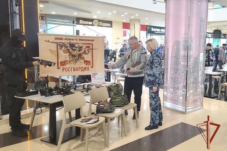 ОМОН «Рубеж» представил возможности службы на многопрофильной ярмарке вакансий