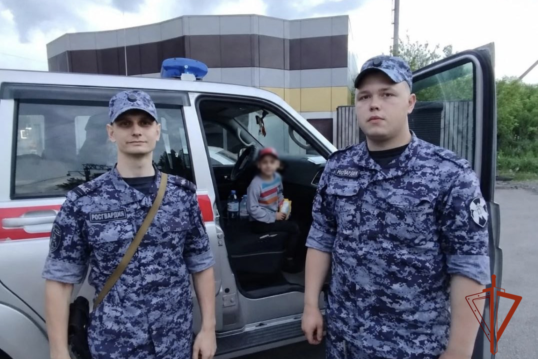 Росгвардейцы в Киселевске нашли пропавшего ребенка и помогли ему вернуться домой Росгвардейцы в Киселевске нашли пропавшего ребенка и помогли ему вернуться домой