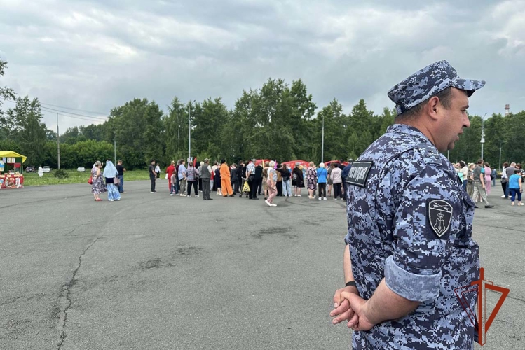 Росгвардия обеспечила безопасность праздничных мероприятий в честь Дня России в Кузбассе
