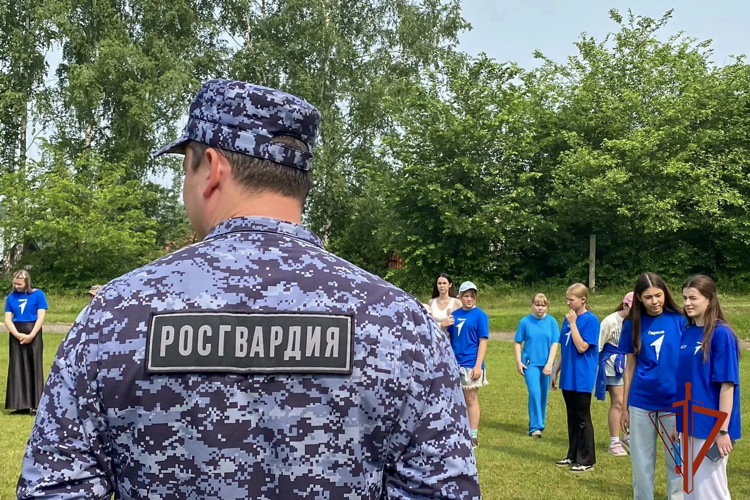 Росгвардейцы устроили для школьников профэкспедицию в рамках акции «Каникулы с Росгвардией» (ВИДЕО)