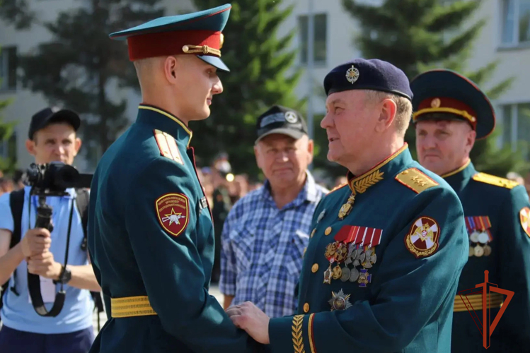 17 уроженцев Кузбасса стали выпускниками Новосибирского военного института Росгвардии