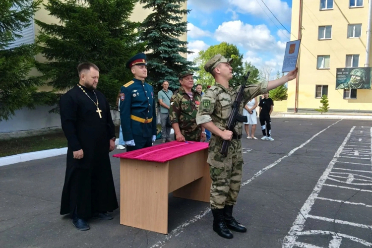 Новобранцы из Кузбасса приняли Военную присягу в Омской области