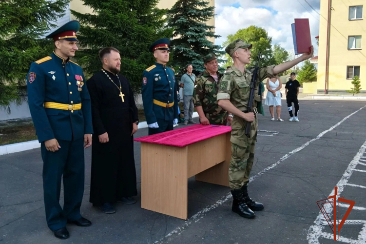 Новобранцы из Кузбасса приняли Военную присягу в Омской области