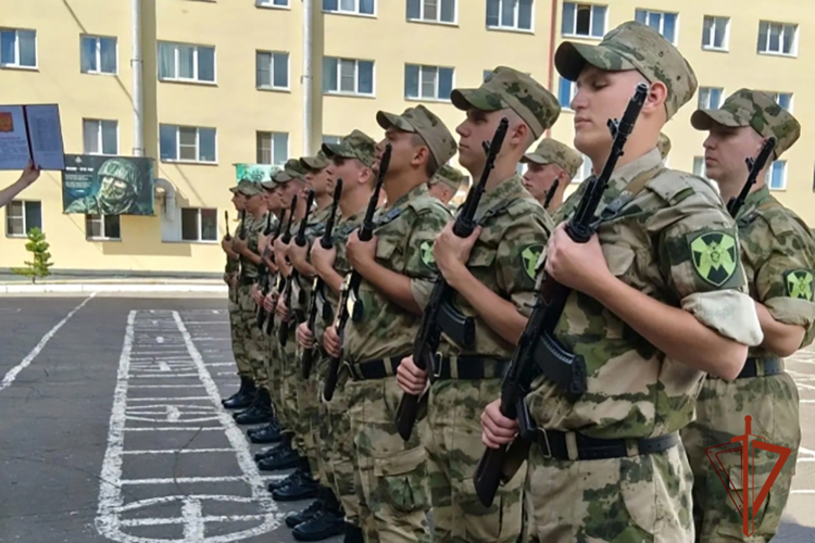 Новобранцы из Кузбасса приняли Военную присягу в Омской области