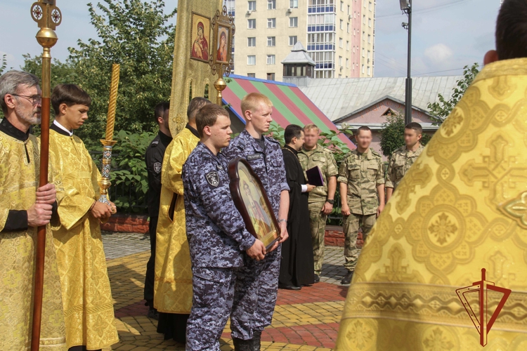 Росгвардейцы приняли участие в праздновании Дня Крещения Руси в Кузбассе