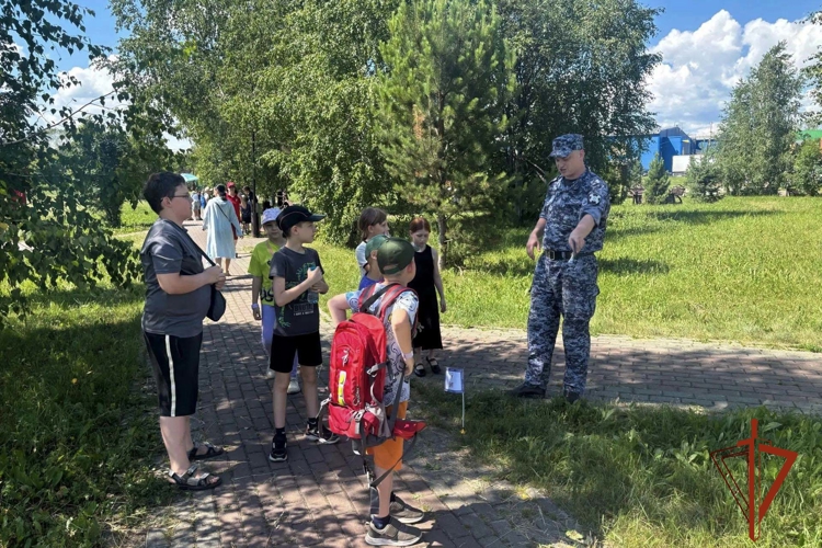 Росгвардейцы провели для кузбасских школьников познавательную игру по безопасности