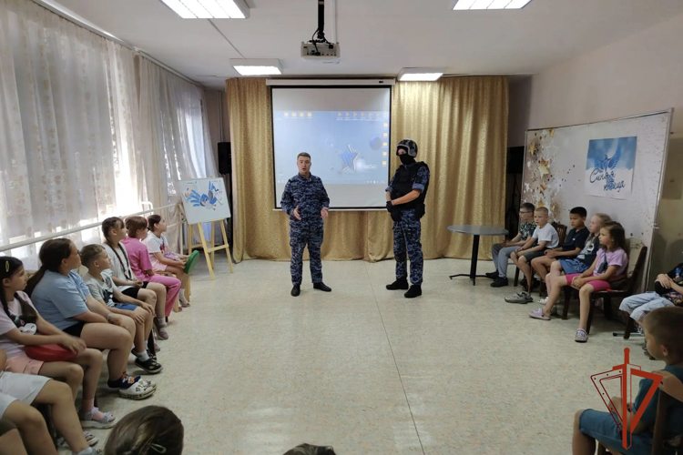 Росгвардейцы провели урок мужества для юных жителей Таштагола